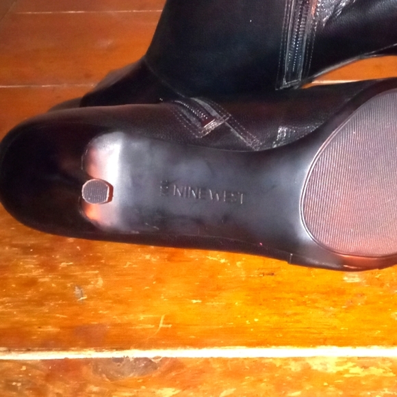 NINE WEST - Picture 6 of 8